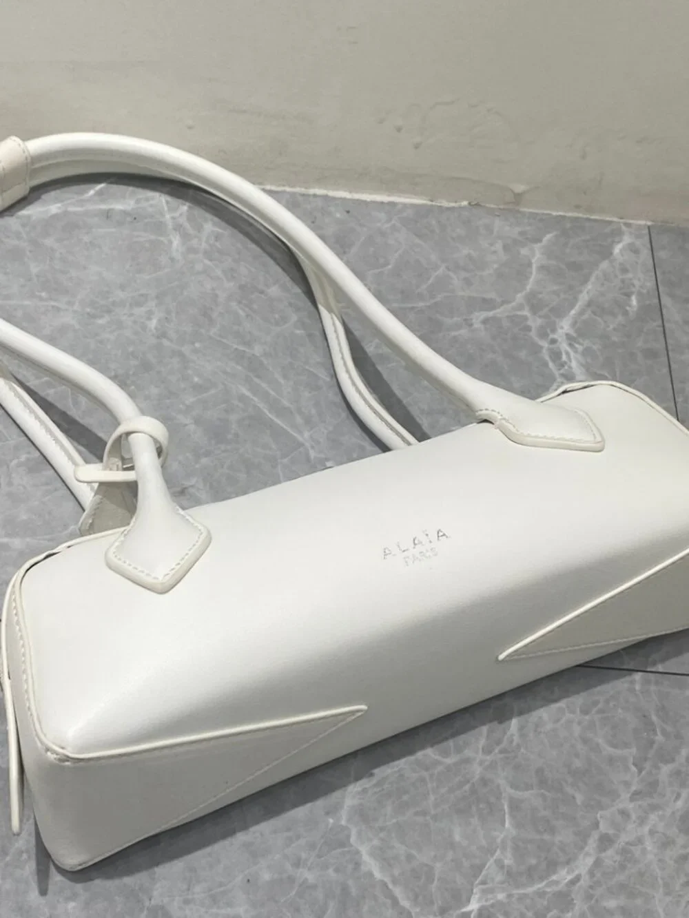 Alaia Le Teckel White Sausage Bag - Picture 7 of 9